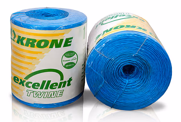To ruller med blå KRONE Excellent pressgarn for binding av rundballar i landbruket.