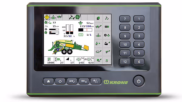 Kontrollskjerm på KRONE Big Pack Gen 5 ballepresse som viser driftsdata og maskindiagram. Skjermen har numeriske knapper på høyre side og styreknapper nederst.