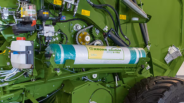 Hydraulisk pumpe og drivsystem på KRONE Varipack Plus rundballepresse. Utstyret er montert på den grøne maskinrammen.