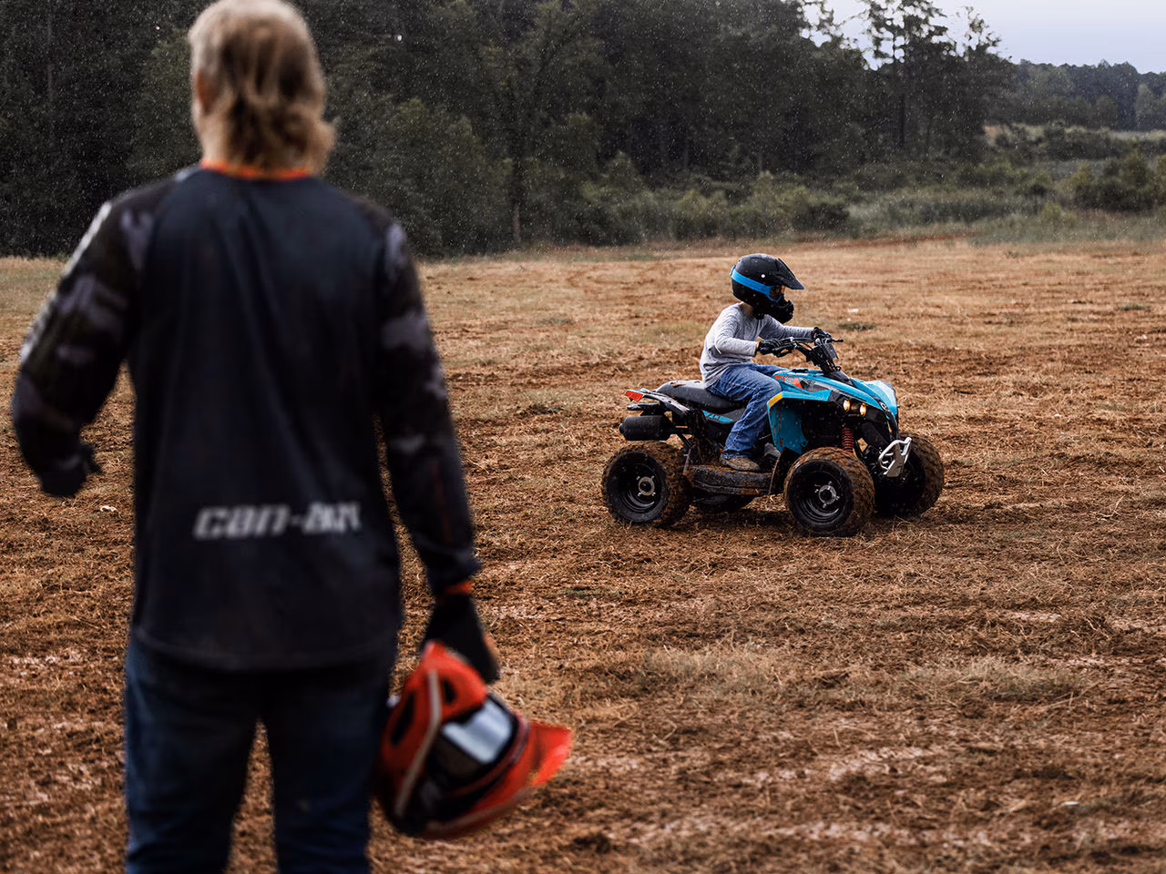 Can-Am Renegade EFI – nærbilde av fjæring og demping for optimal ytelse i ulendt terreng.