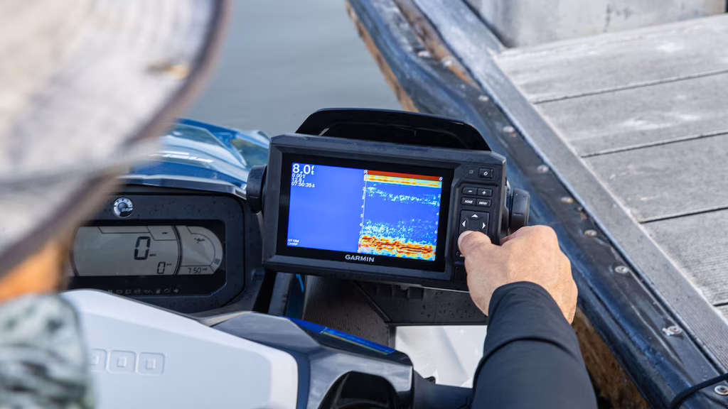 Garmin navigasjon og ekkolodd på en FishPro Sport.